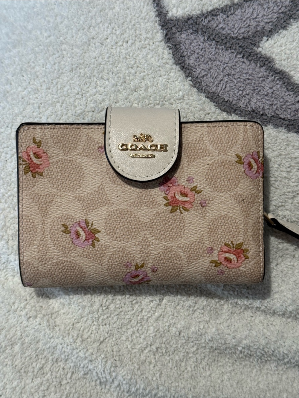 COACH floral medium corner zip wallet